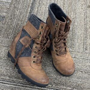 Sorel Women's Brown and Gray Lace-Up Boots